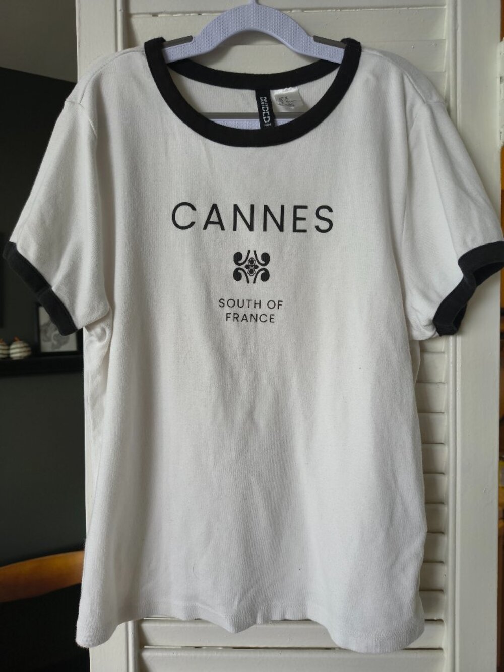 3/$30 PROMO H&M Divided Cannes South of France Ringer Tee - Size M